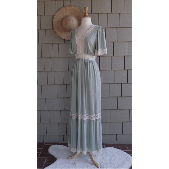 The Lorraine Lace Trim Maxi Dress 🕊 - Picture 3 of 5